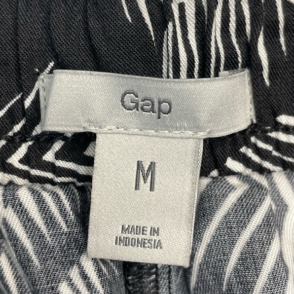 Women’s Gap Tropical Print Black & White Shorts Size: M - Picture 4 of 6